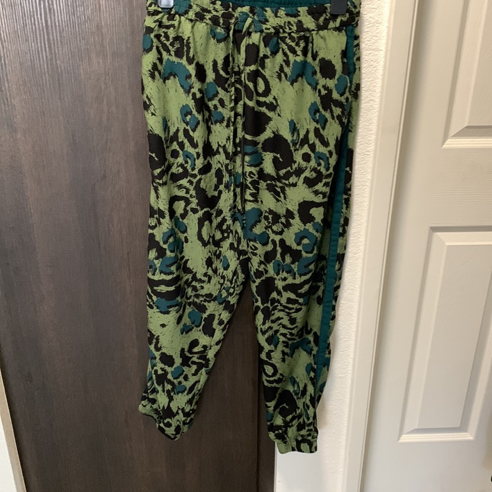 2-pc pants set - Picture 12 of 13